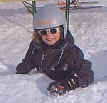 Hanna beim Skifahren mit Helm